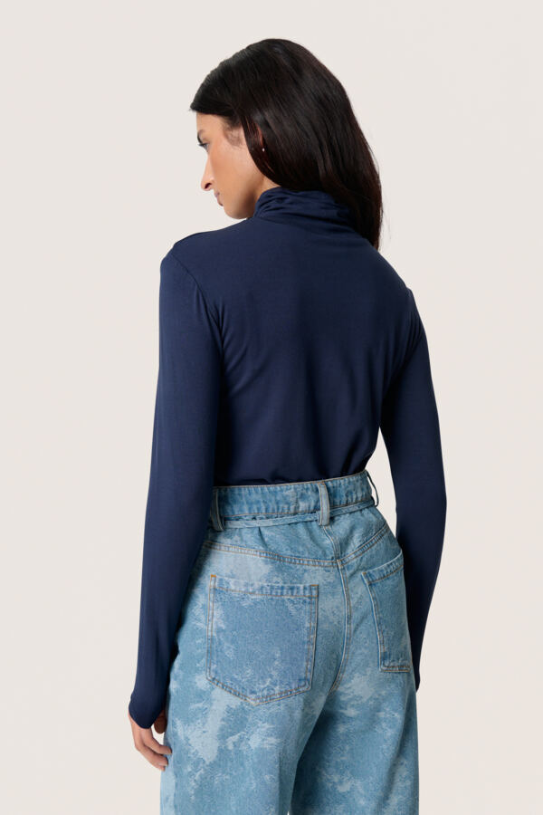 Hanadi Rollneck - Night Sky