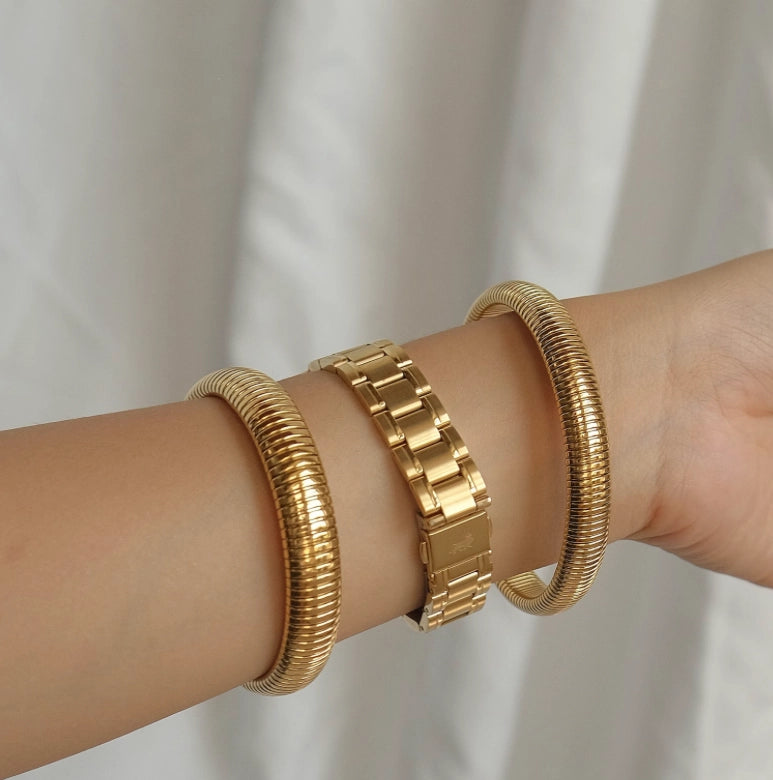 Cobra Bangles