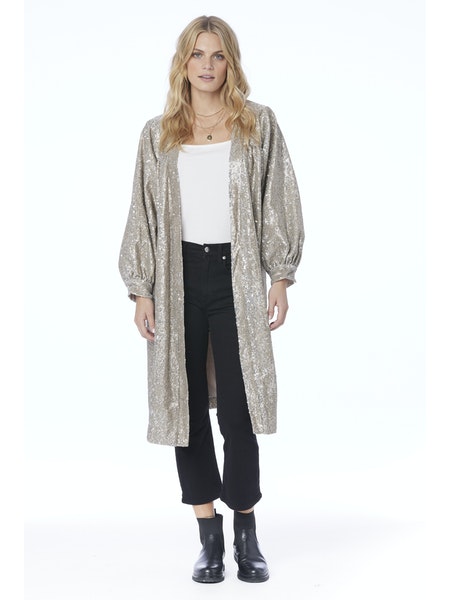 Nikki Robe