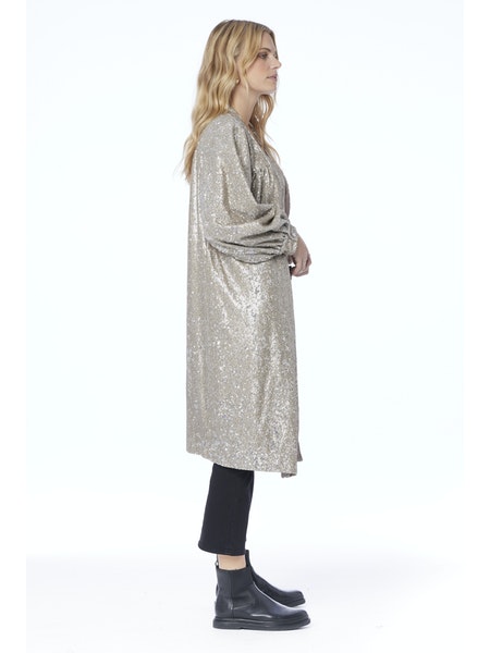 Nikki Robe