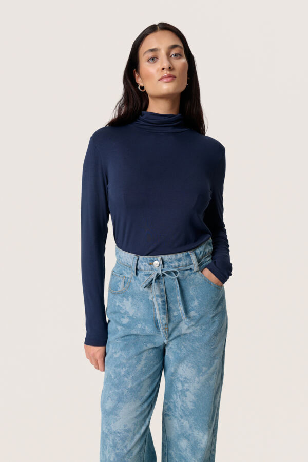 Hanadi Rollneck - Night Sky