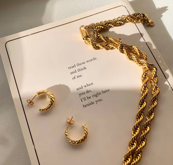 Romance Necklace